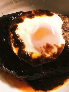がっつりチーズインハンバーグ目玉焼き乗せ-レシピのメイン写真