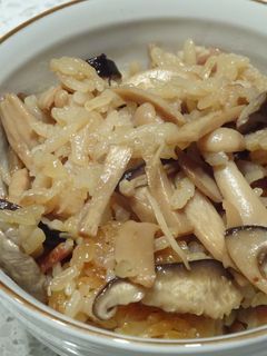 炊飯器で♫キノコとベーコンの炊き込みご飯-レシピのメイン写真