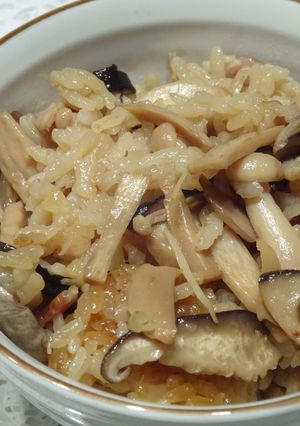 炊飯器で♫キノコとベーコンの炊き込みご飯-レシピのメイン写真