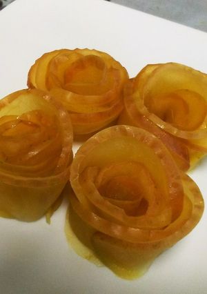 林檎で薔薇(三温糖がけ)レンジでチン！-レシピのメイン写真