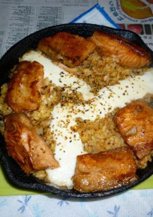サーモンのヅケ＋チーズのパラパラ炒飯-レシピのメイン写真