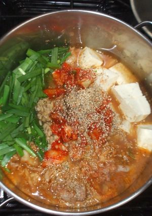 納豆キムチ鍋♪簡単豚肉ニラ豆腐-レシピのメイン写真