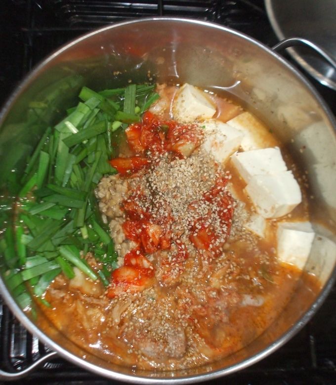 納豆キムチ鍋♪簡単豚肉ニラ豆腐-レシピのメイン写真