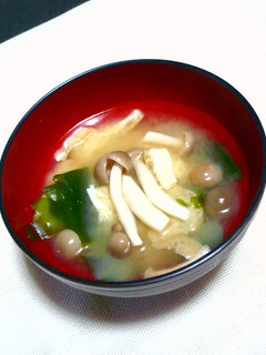 ✿風味アップ! しめじとワカメのお味噌汁-レシピのメイン写真
