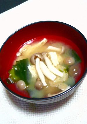 ✿風味アップ！　しめじとワカメのお味噌汁-レシピのメイン写真
