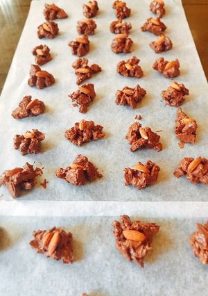 超簡単アーモンドクッキーでクランチチョコ-レシピのメイン写真