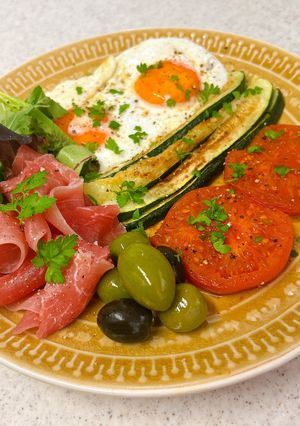 目玉焼きと焼き野菜等♪てんこ盛りプレート-レシピのメイン写真