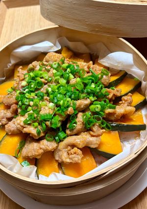 かぼちゃとピリ辛豚の蒸籠蒸し-レシピのメイン写真