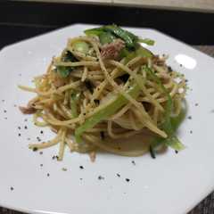 รูปของ チンゲン菜とツナのめんつゆパスタ