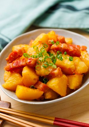 材料2つ【じゃが芋とベーコンの甘辛煮】-レシピのメイン写真