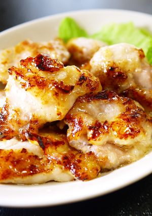 ぷりぷりジューシー!鶏もも肉塩麹漬け焼き-レシピのメイン写真