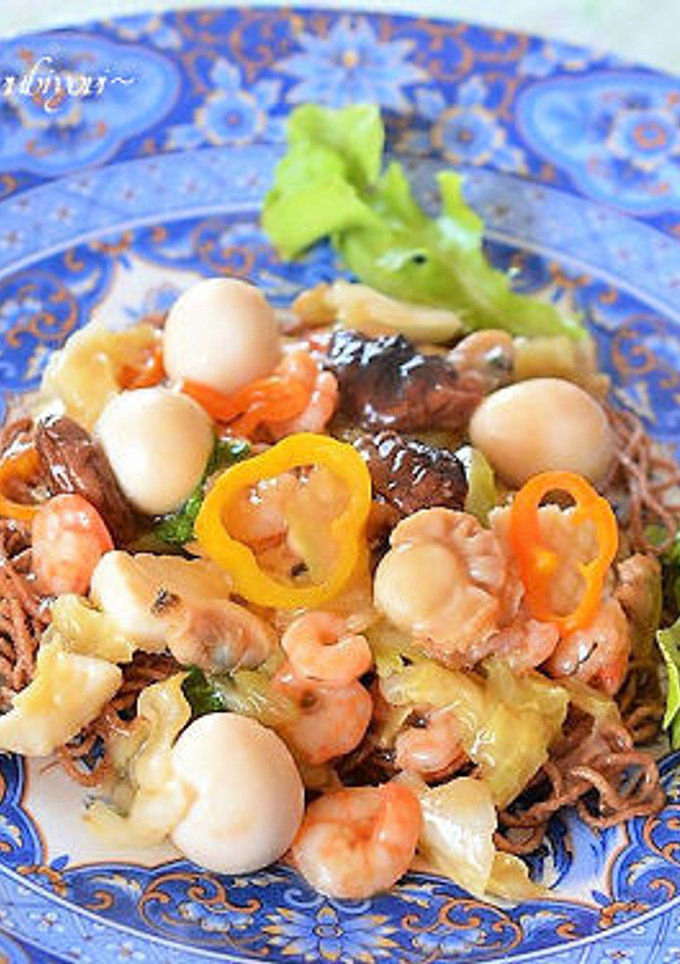 揚げた蕎麦に餡をかけて海鮮皿うどん風♪-レシピのメイン写真