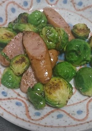 芽キャベツとウインナーのカラフルソテー-レシピのメイン写真