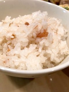 簡単! 食欲そそるツヤツヤ梅おこわ-レシピのメイン写真