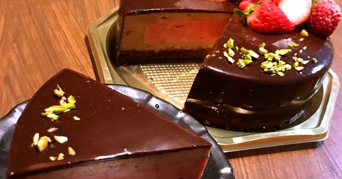 ラズベリーとチョコムースのホールケーキ by みずいろキッチン