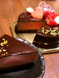 ラズベリーとチョコムースのホールケーキ-レシピのメイン写真