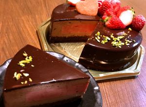 ラズベリーとチョコムースのホールケーキ-レシピのメイン写真