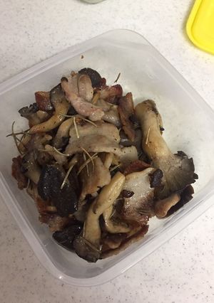 ひらたけと豚バラのハーブ炒め-レシピのメイン写真