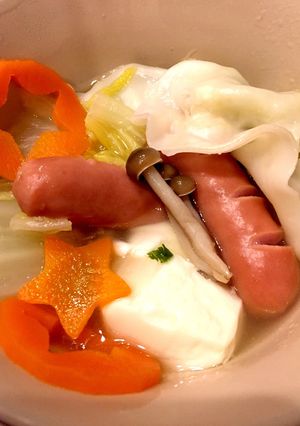サッポロ一番スープでお変わりギョーザ鍋-レシピのメイン写真