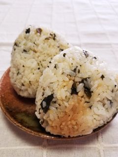 ☆生姜・わかめ炊き込みご飯♪おむすび☆-レシピのメイン写真