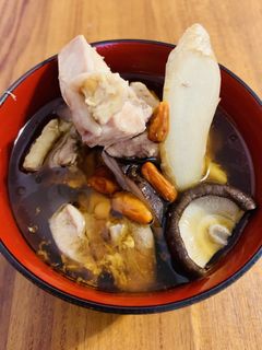麻油雞(ゴマ油と鶏肉の煮込みスープ)-レシピのメイン写真