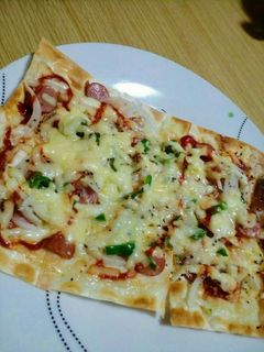 ウインナー1本?!餃子の皮ピザ-レシピのメイン写真