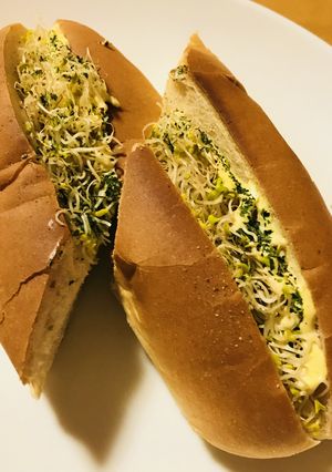 簡単●スプラウトのサラダパン-レシピのメイン写真