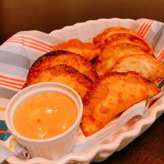 รูปของ 余った餃子の皮で♪コーンポテトチーズ揚げ