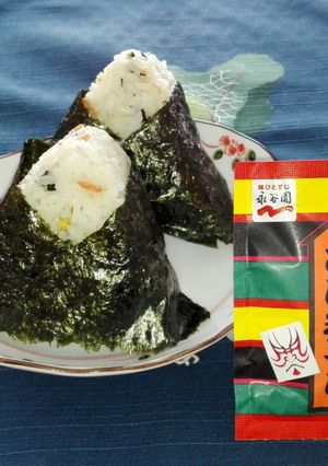 冷めても美味しい☆お茶漬け味のおにぎり-レシピのメイン写真
