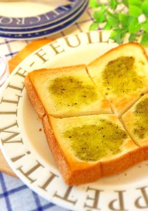 パスタソースでトースト、バジル、たらこ-レシピのメイン写真