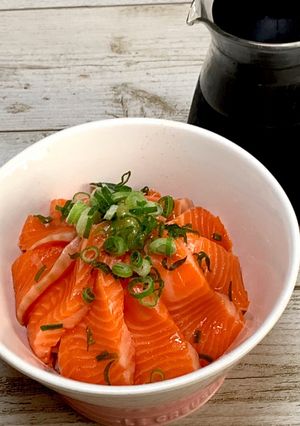 サーモン好きにはたまらない！至福の丼♪-レシピのメイン写真