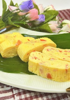 彩りも味も絶品😋カニカマだし巻き卵🦀🥚-レシピのメイン写真