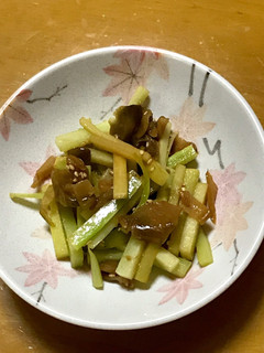 ブロッコリーの茎の搾菜炒め-レシピのメイン写真