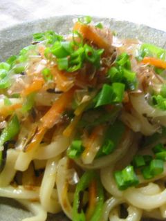 *ランチにいかが?塩昆布焼きうどん*-レシピのメイン写真