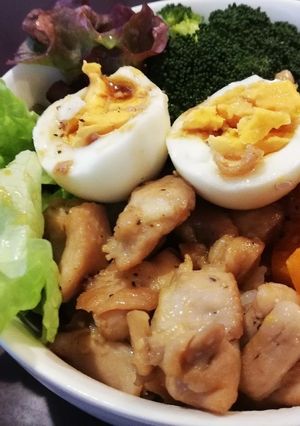 鶏肉と卵とレタスと蒸野菜のボウル-レシピのメイン写真
