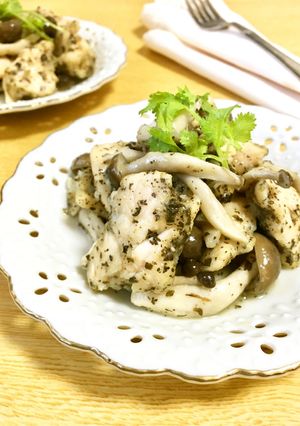 レンジで♪鶏胸肉と茸のバジルチーズソース-レシピのメイン写真