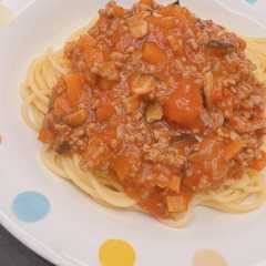 รูปของ (家族4人)大盛りミートソースパスタ