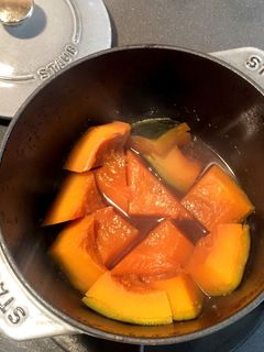 ストウブ鍋でホクホクかぼちゃの煮物♪-レシピのメイン写真