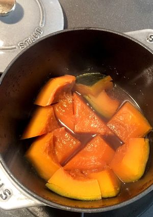 ストウブ鍋でホクホクかぼちゃの煮物♪-レシピのメイン写真