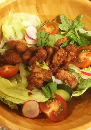 大豆ミートをサラダにトッピング-レシピのメイン写真