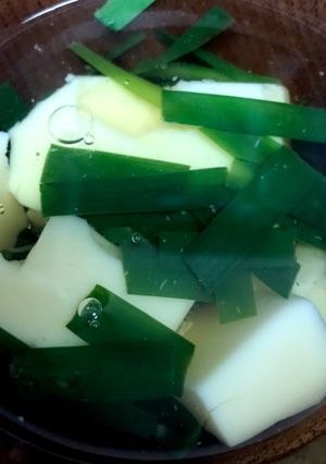 卵豆腐とニラのお吸い物-レシピのメイン写真