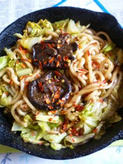 たっぷり春キャベツ+椎茸の焼きうどん-レシピのメイン写真