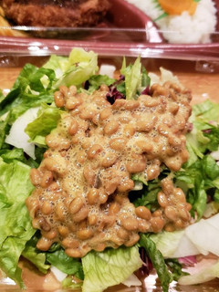 出張中の野菜不足にヘルシーな納豆サラダ!-レシピのメイン写真