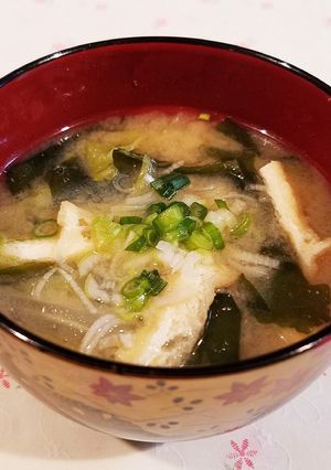 白菜わかめ油揚げのクタクタ味噌汁♡-レシピのメイン写真