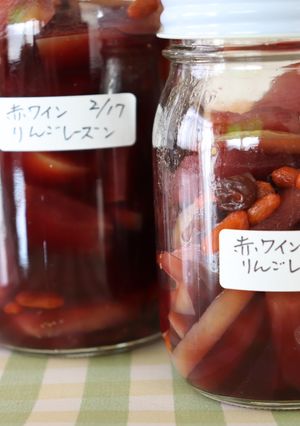 おやつ昼♪りんごとレーズンの赤ワイン煮-レシピのメイン写真