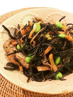 枝豆で彩りを!いつものひじき煮-レシピのメイン写真