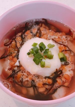 寒い朝の朝ごはん、温玉納豆スープごはん-レシピのメイン写真