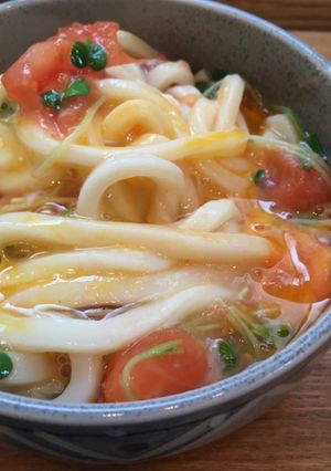 簡単！あつあつトマト釜玉うどん-レシピのメイン写真