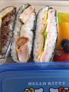 海苔一枚ドーンと使っておにぎらず♪-レシピのメイン写真