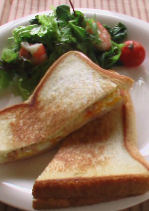 ちょっと贅沢？Wチーズのホットサンド-レシピのメイン写真